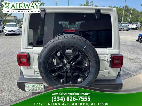Used 2025 Jeep Wrangler Unlimited Sahara w/ Safety Group AWD/4WD image 7