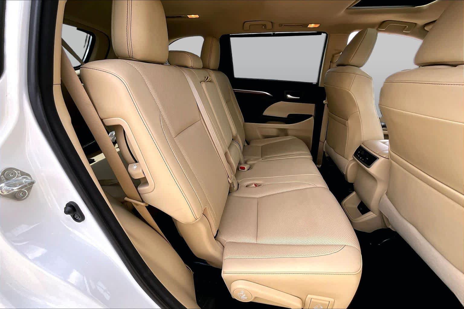 Used 2017 Toyota Highlander Limited FWD image 21
