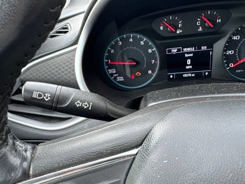 Used 2020 Chevrolet Malibu RS FWD image 23