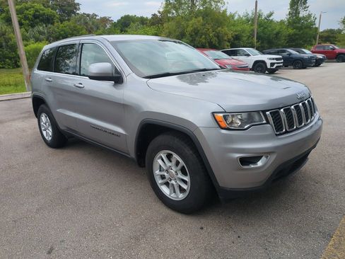 Used 2019 Jeep Grand Cherokee Laredo RWD image 2