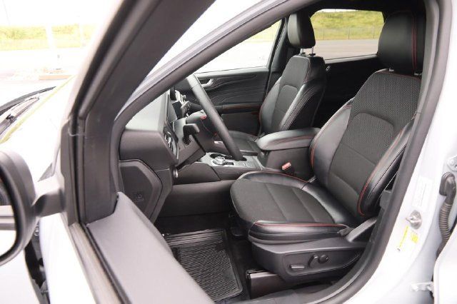 Certified 2025 Ford Escape ST-Line FWD image 8