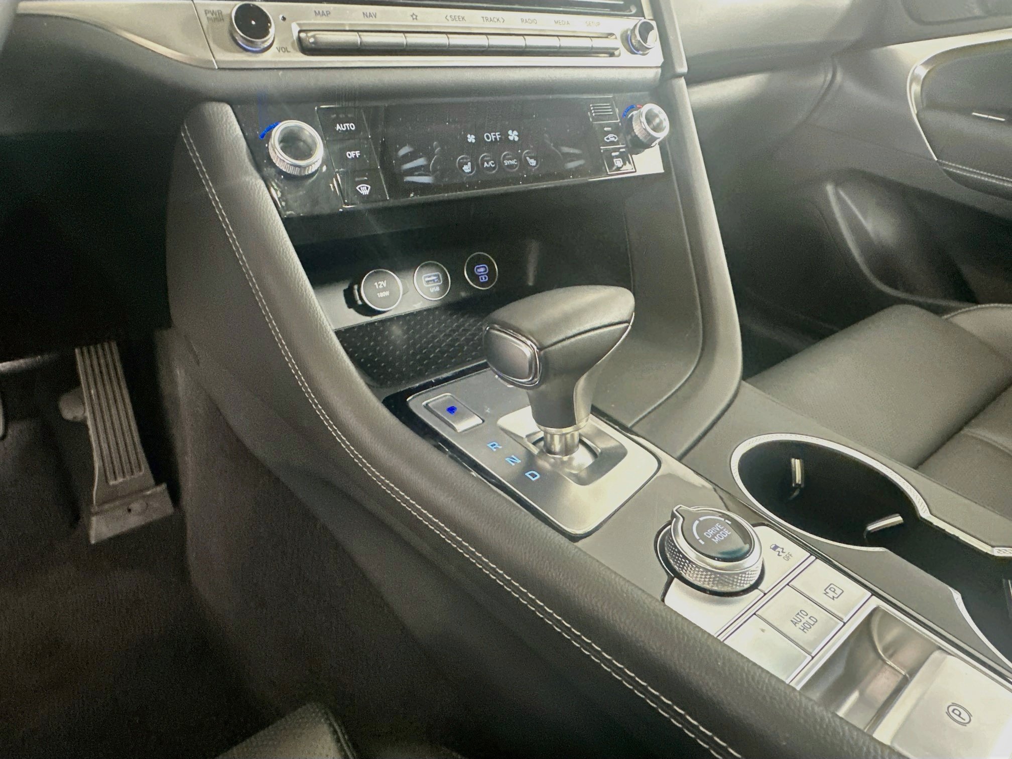 Used 2026 Genesis G70 2.5T RWD image 25