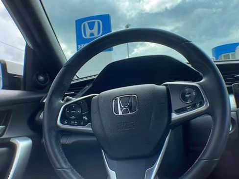 Used 2018 Honda Civic Touring image 12