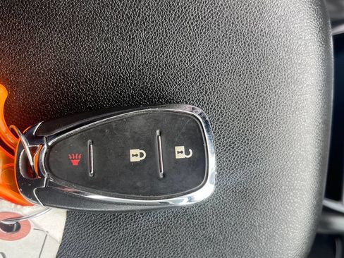Used 2023 Chevrolet Equinox LS AWD/4WD image 36
