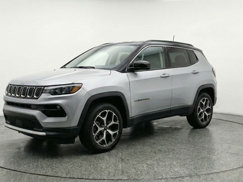 Used 2025 Jeep Compass Limited AWD/4WD image 3