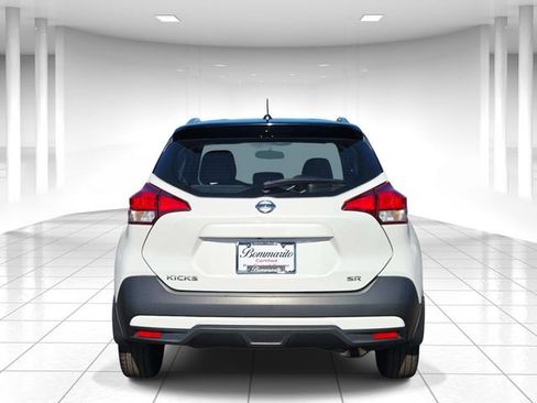 Used 2019 Nissan Kicks SR w/ SR Premium Package FWD image 4