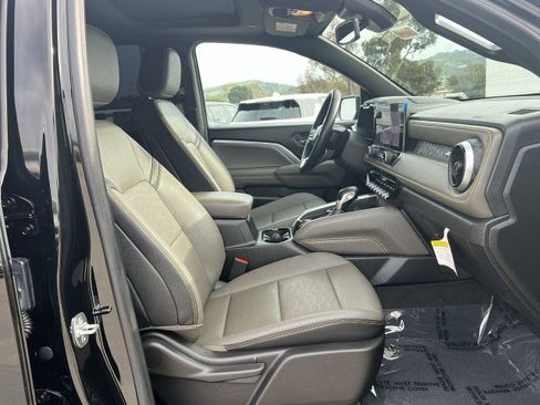 Used 2025 Chevrolet Colorado ZR2 w/ Midnight Edition image 29