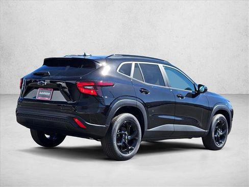New 2026 Chevrolet Trax LT w/ Sunroof Package FWD image 2