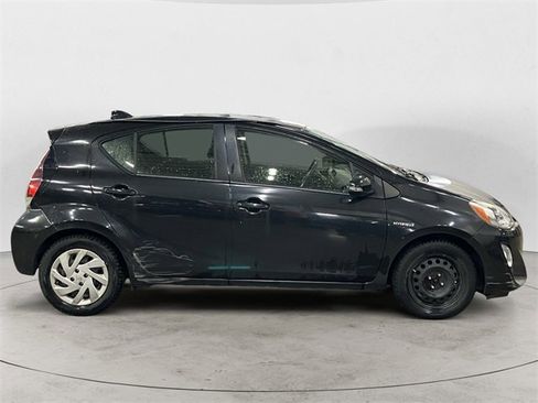 Used 2015 Toyota Prius C One image 7