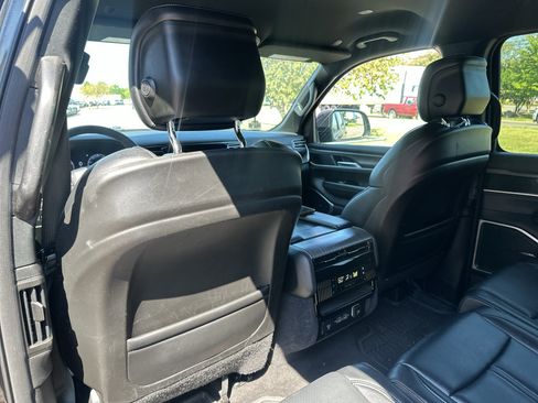 Used 2024 Jeep Wagoneer Series II w/ Flexible Seating Group RWD image 19
