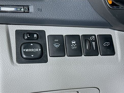 Used 2013 Toyota Highlander Limited AWD/4WD image 17