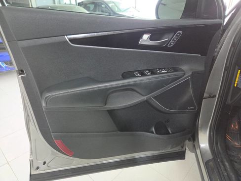 Used 2016 Kia Sorento SX image 12