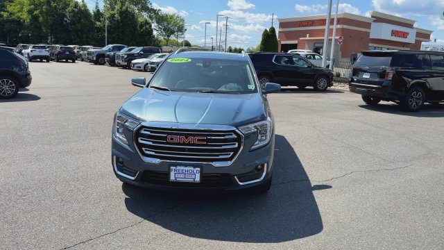 Certified 2024 GMC Terrain SLT w/ Infotainment Package II AWD/4WD image 3