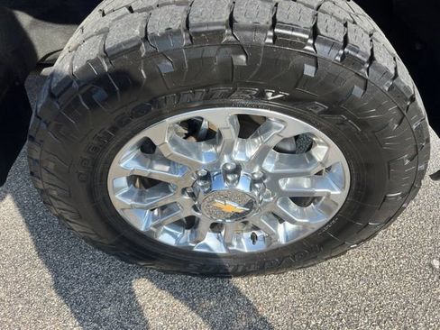 Used 2025 Chevrolet Silverado 2500 LTZ w/ LTZ Texas Edition AWD/4WD image 4