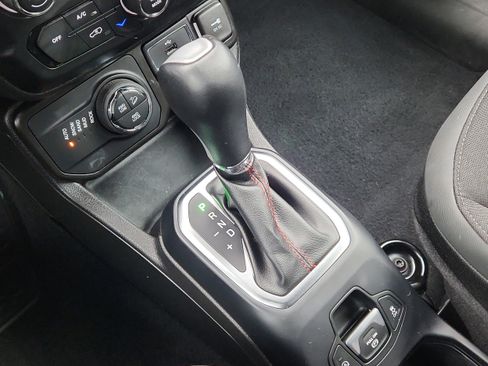 Used 2023 Jeep Renegade Trailhawk image 25