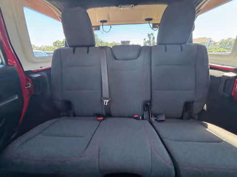 Used 2025 Jeep Wrangler Unlimited Rubicon AWD/4WD image 39