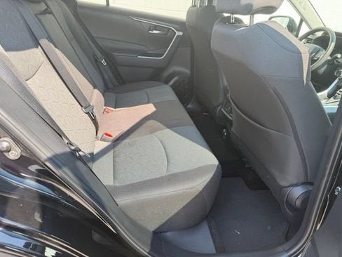 Used 2025 Toyota RAV4 XLE AWD/4WD image 12