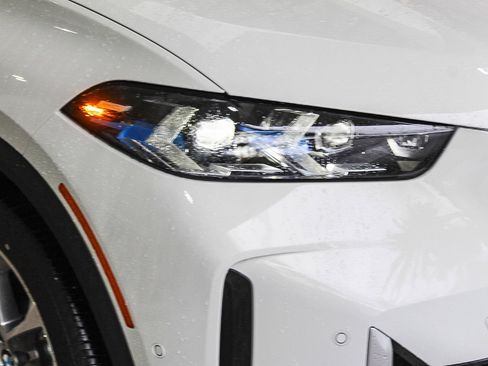 New 2026 BMW X5 xDrive40i w/ Climate Comfort Package image 8