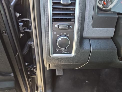 Used 2018 RAM 1500 Classic SLT image 11