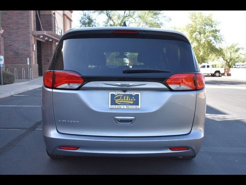 Used 2021 Chrysler Voyager LX FWD image 8