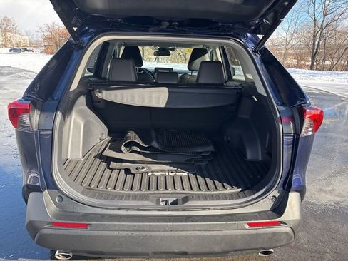 Used 2022 Toyota RAV4 XLE Premium image 16