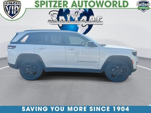Used 2024 Jeep Grand Cherokee Altitude AWD/4WD image 10