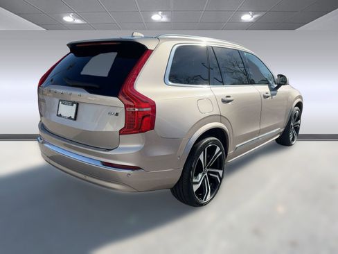 Certified 2024 Volvo XC90 B6 Ultimate w/ Protection Package Premier image 9