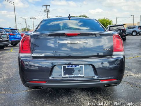 Used 2019 Chrysler 300 S w/ 300S Alloy Edition RWD image 5