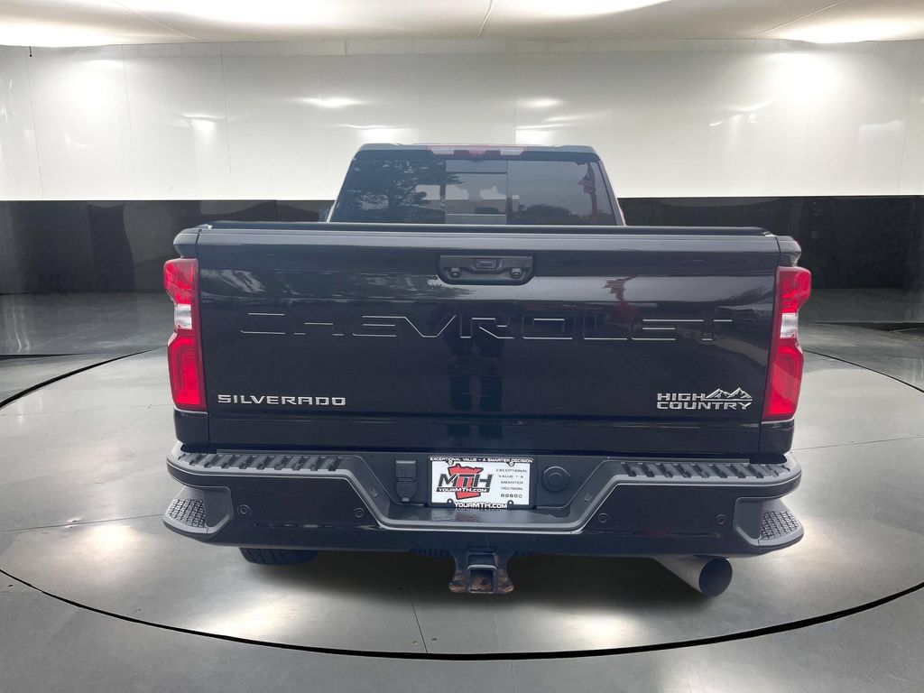 Used 2022 Chevrolet Silverado 3500 High Country w/ Technology Package AWD/4WD image 5