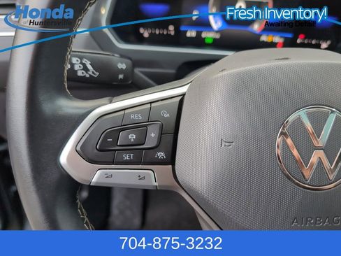 Used 2023 Volkswagen Tiguan SE w/ Panoramic Sunroof Package image 21