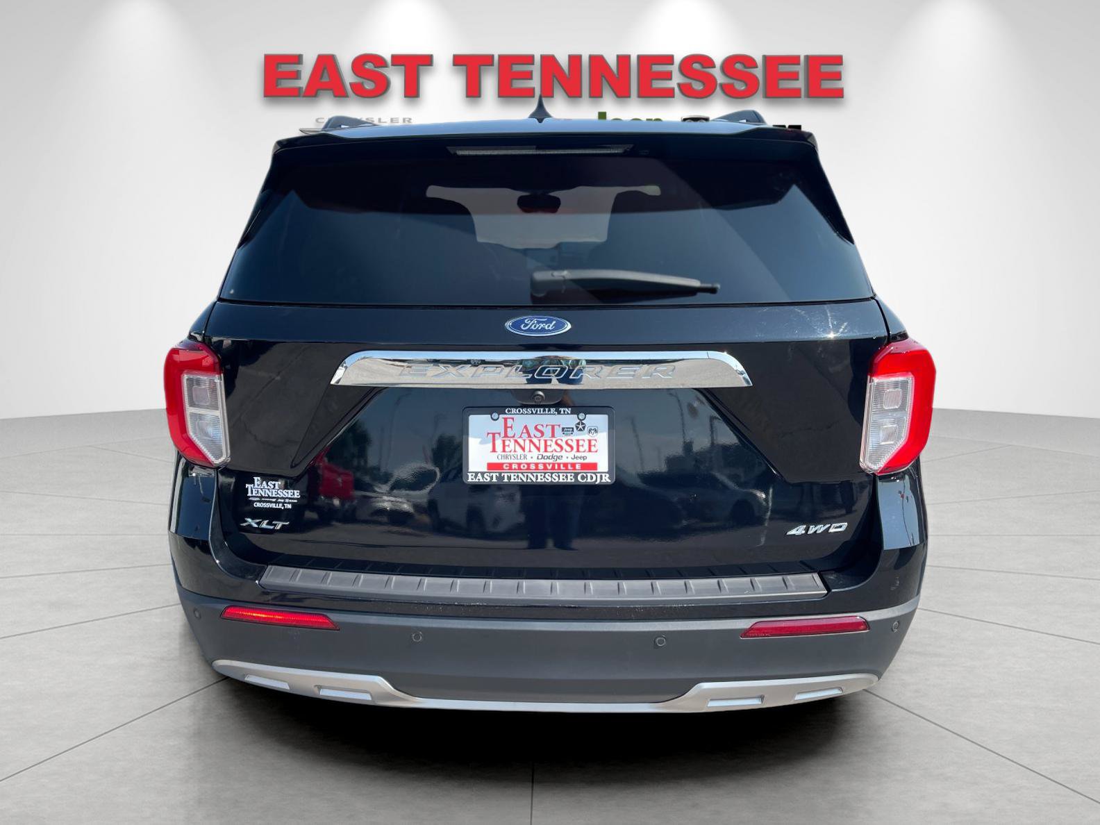 Used 2023 Ford Explorer XLT w/ Equipment Group 202A AWD/4WD image 4