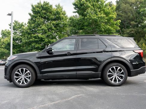Used 2025 Ford Explorer ST-Line RWD image 6