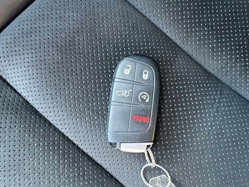 Used 2021 Jeep Grand Cherokee Laredo X AWD/4WD image 32