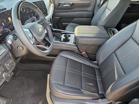 New 2026 Chevrolet Suburban High Country AWD/4WD image 9