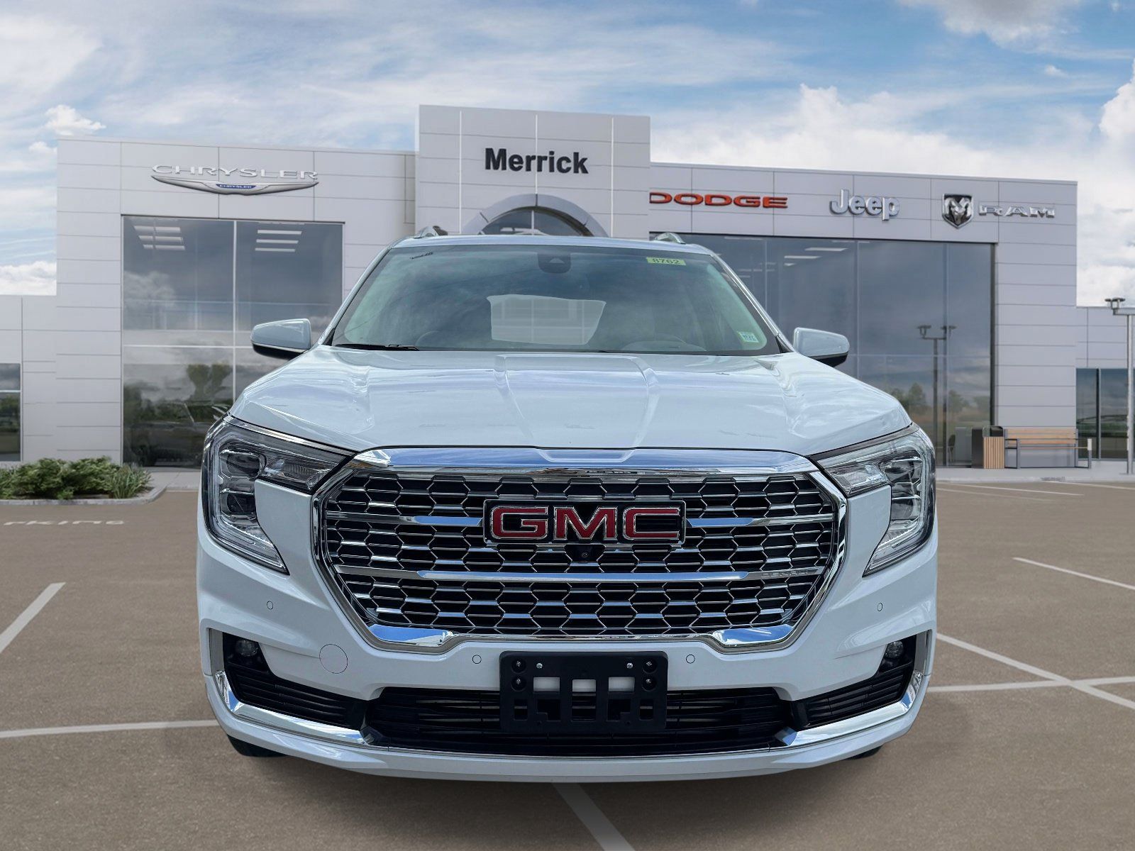 Used 2024 GMC Terrain Denali w/ Denali Premium Package AWD/4WD image 3