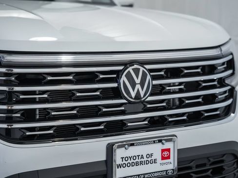 Used 2025 Volkswagen Atlas SEL AWD/4WD image 8