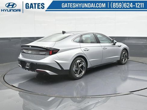 New 2025 Hyundai Sonata SEL image 2