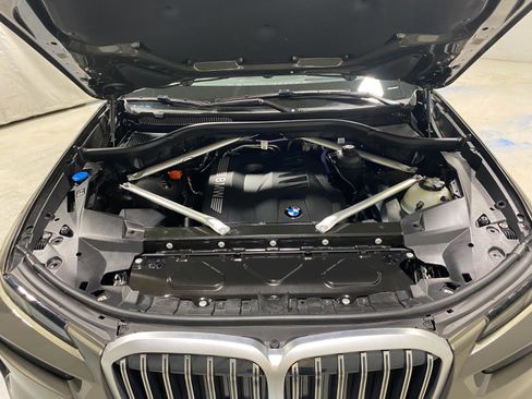 Used 2025 BMW X7 xDrive40i w/ Climate Comfort Package image 26