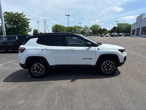 Used 2025 Jeep Compass Trailhawk AWD/4WD image 5