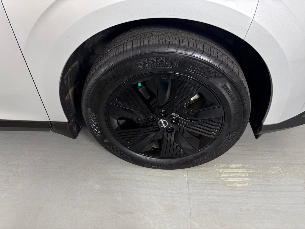 Certified 2025 Nissan Murano SV FWD image 10