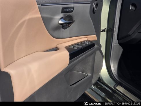 Certified 2025 Lexus ES 300h w/ Premium Package image 12