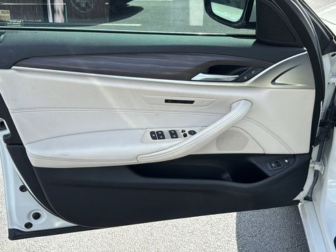 Used 2018 BMW 530e RWD image 12