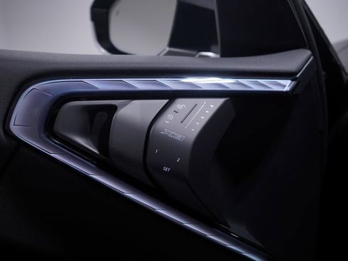 Used 2025 BMW X3 xDrive30i w/ Convenience Package image 11