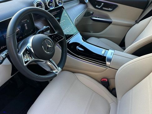 Used 2026 Mercedes-Benz GLC 300 image 4