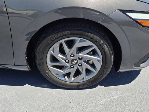 Used 2025 Hyundai Elantra Hybrid FWD image 9