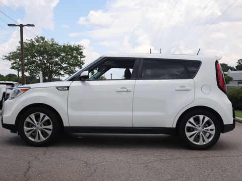Used 2016 Kia Soul + w/ Primo Package FWD image 2