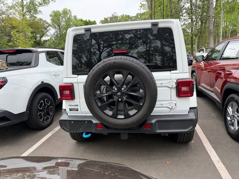 Used 2024 Jeep Wrangler Unlimited Sahara image 6