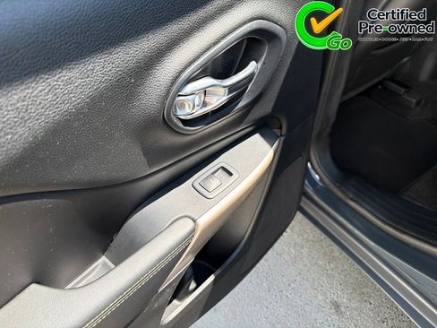 Certified 2018 Jeep Cherokee Limited FWD image 37