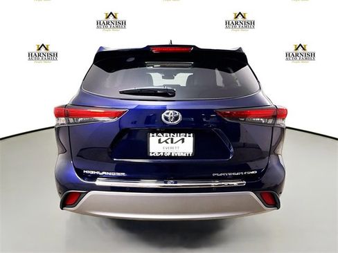 Used 2023 Toyota Highlander L image 6