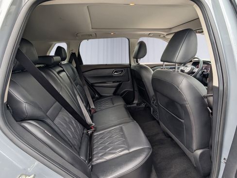 Used 2022 Nissan Rogue Platinum w/ Head-Up Display Package image 10